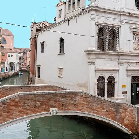 Ca Dei Dalmati - The Blue Canal View *