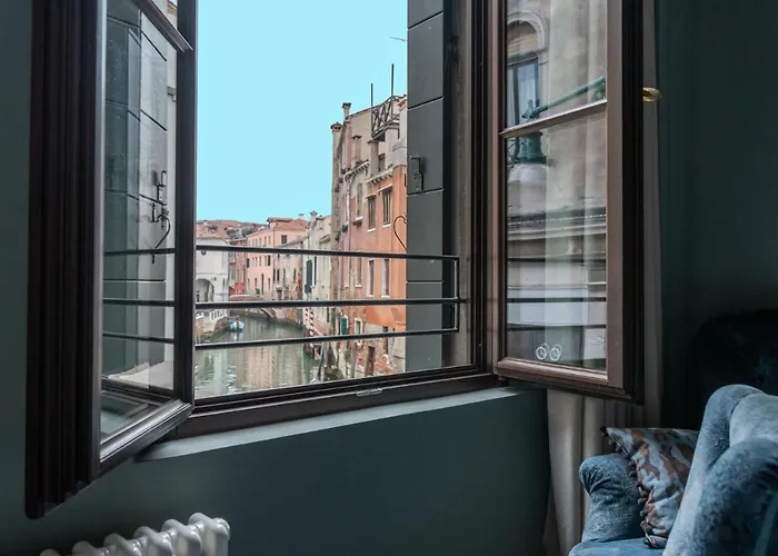 Ca Dei Dalmati - The Blue Canal View * Venetië