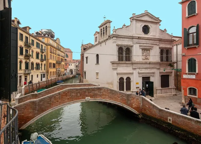 Ca Dei Dalmati - The Blue Canal View *