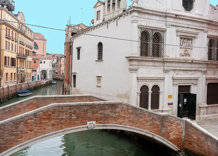 Ca Dei Dalmati - The Blue Canal View *